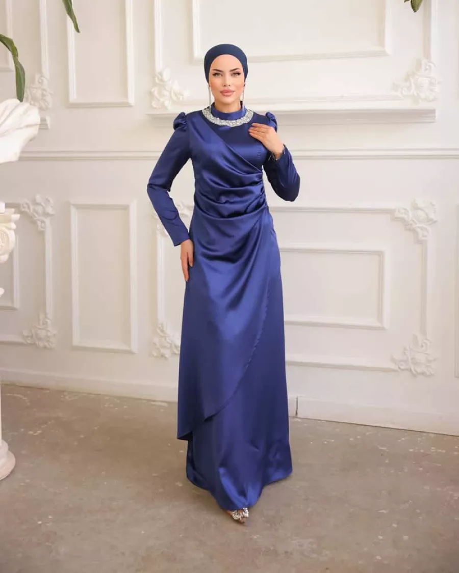 Taş İşlemeli Yaka ve Drape Detaylı Saten Lacivert Abiye