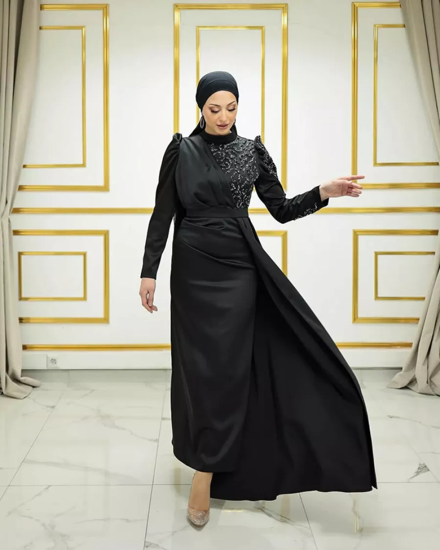 İşlemeli Beden Yan Drape Detaylı Siyah Abiye