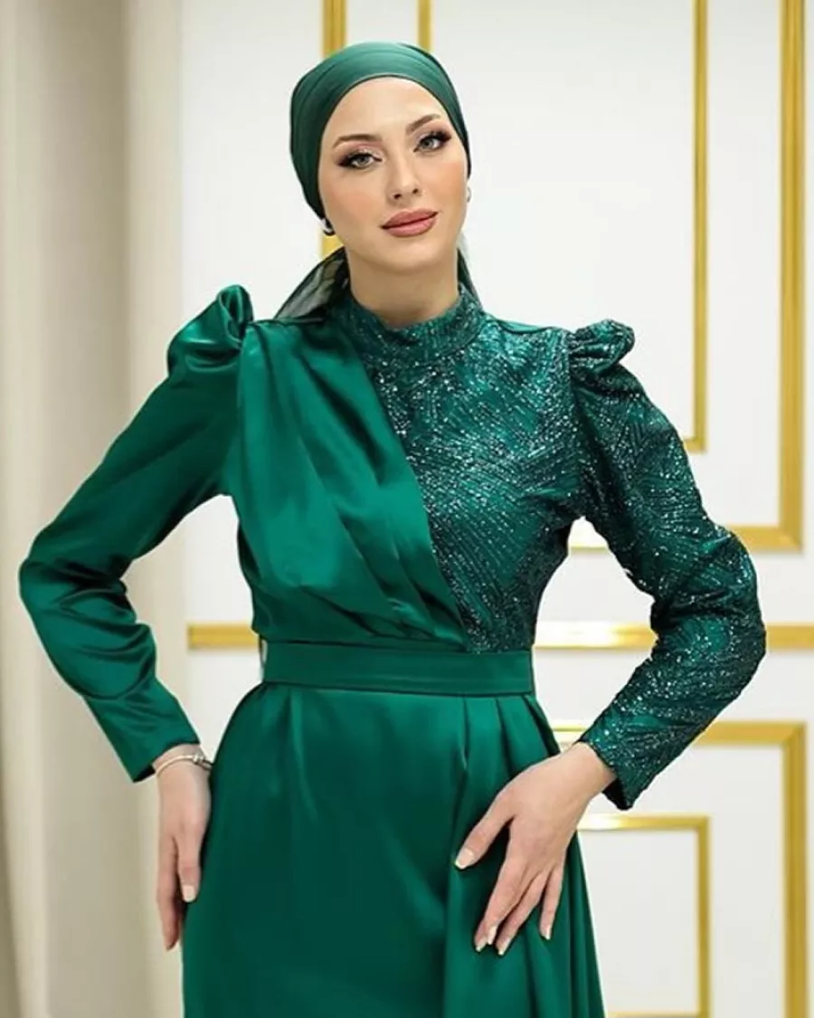 İşlemeli Beden Yan Drape Detaylı Zümrüt Abiye 2
