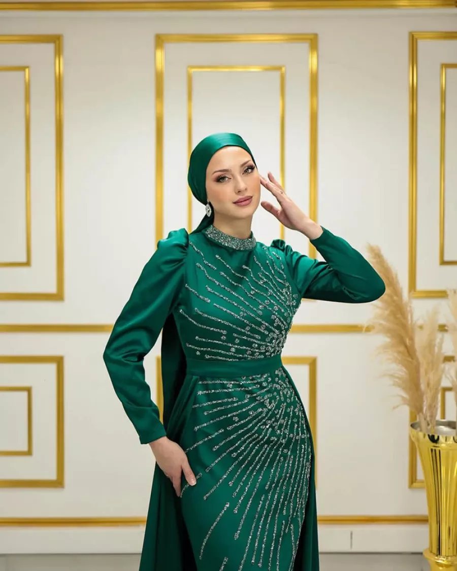 Pelerinli ve Işın Desenli İşlemeli Zümrüt Yeşili Abiye 2