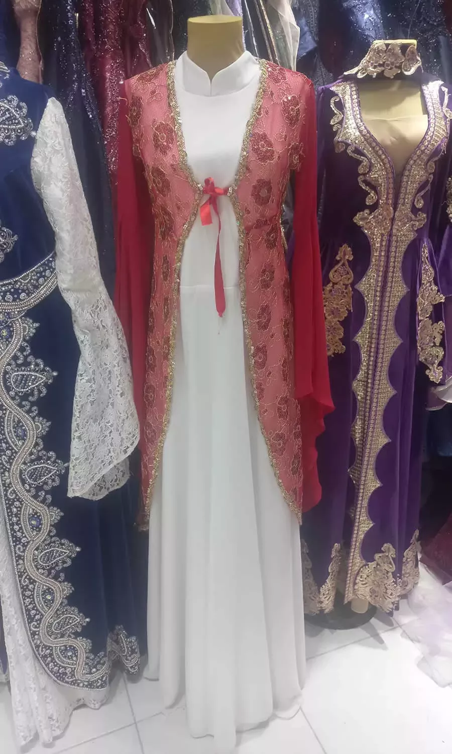 Osmanlı Esintisi: Kırmızı-Beyaz Asil Bindallı Kaftan