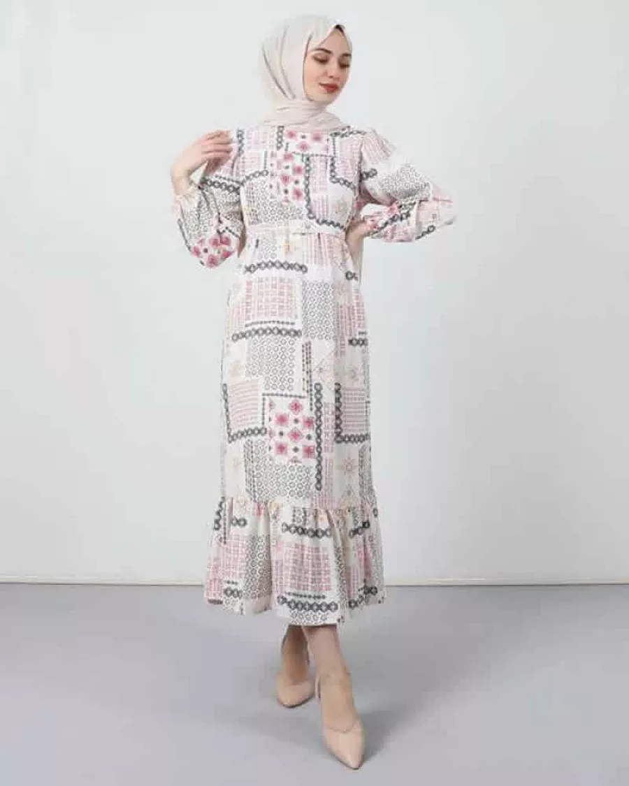 Patchwork Desenli Kuşaklı Fırfır Detaylı Tesettür Elbise