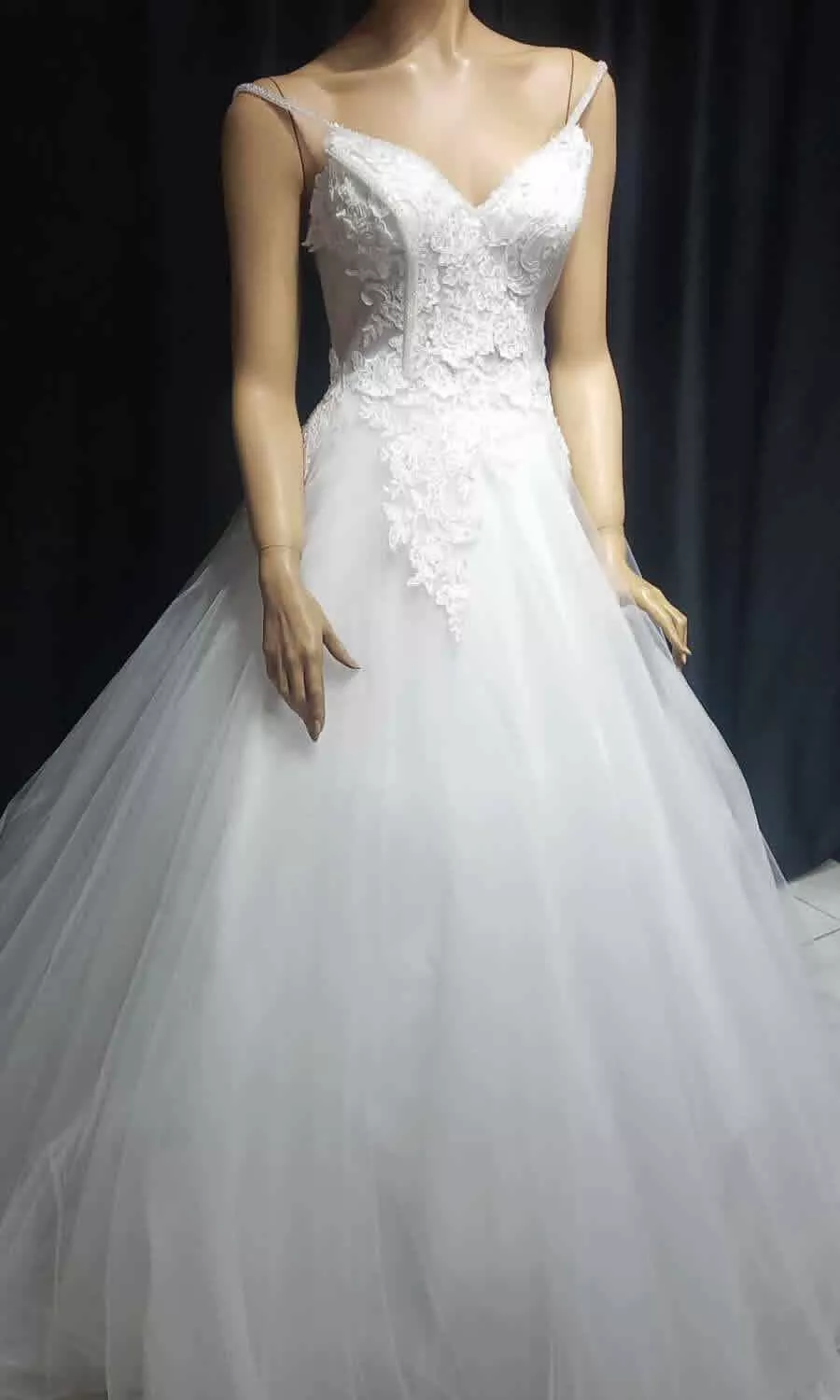 Dantel Işıltısı Gelinlik – İnce Askılı Romantik Model