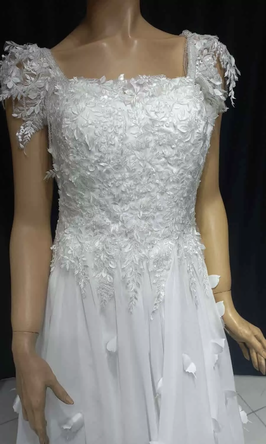 Doğanın Zarafeti – 3D Çiçekli Romantik Gelinlik 2