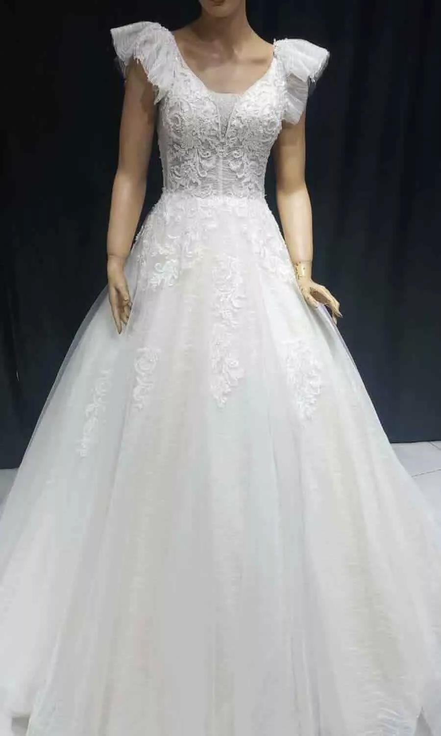 Dantel Çiçek Gelinlik – Romantik Zarafetin Prenses Hali