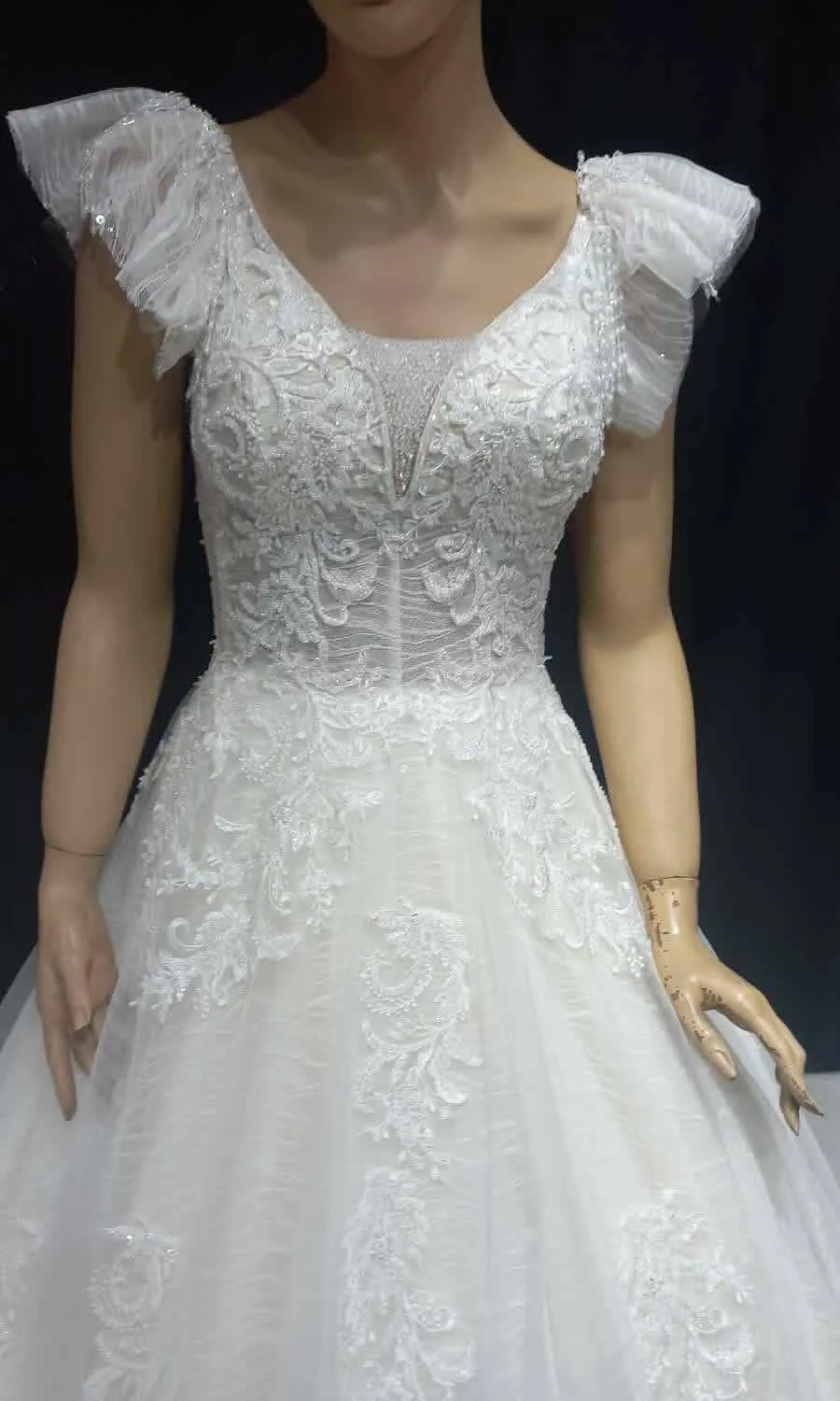 Dantel Çiçek Gelinlik – Romantik Zarafetin Prenses Hali
