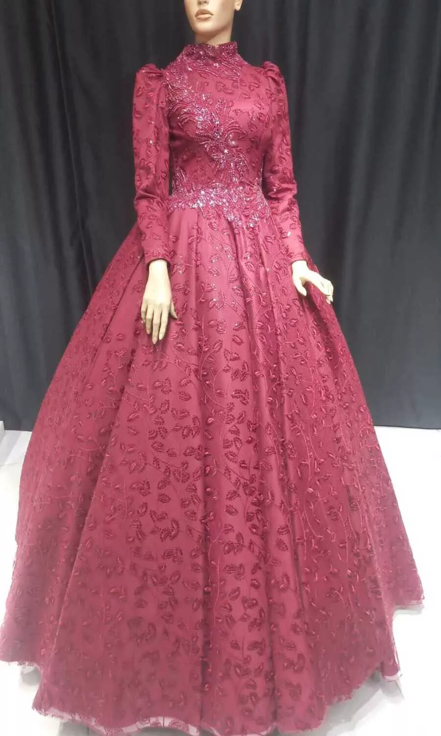 Derin Bordo Yaprak İşlemeli Tesettür Nişanlık – Romantik İhtişam