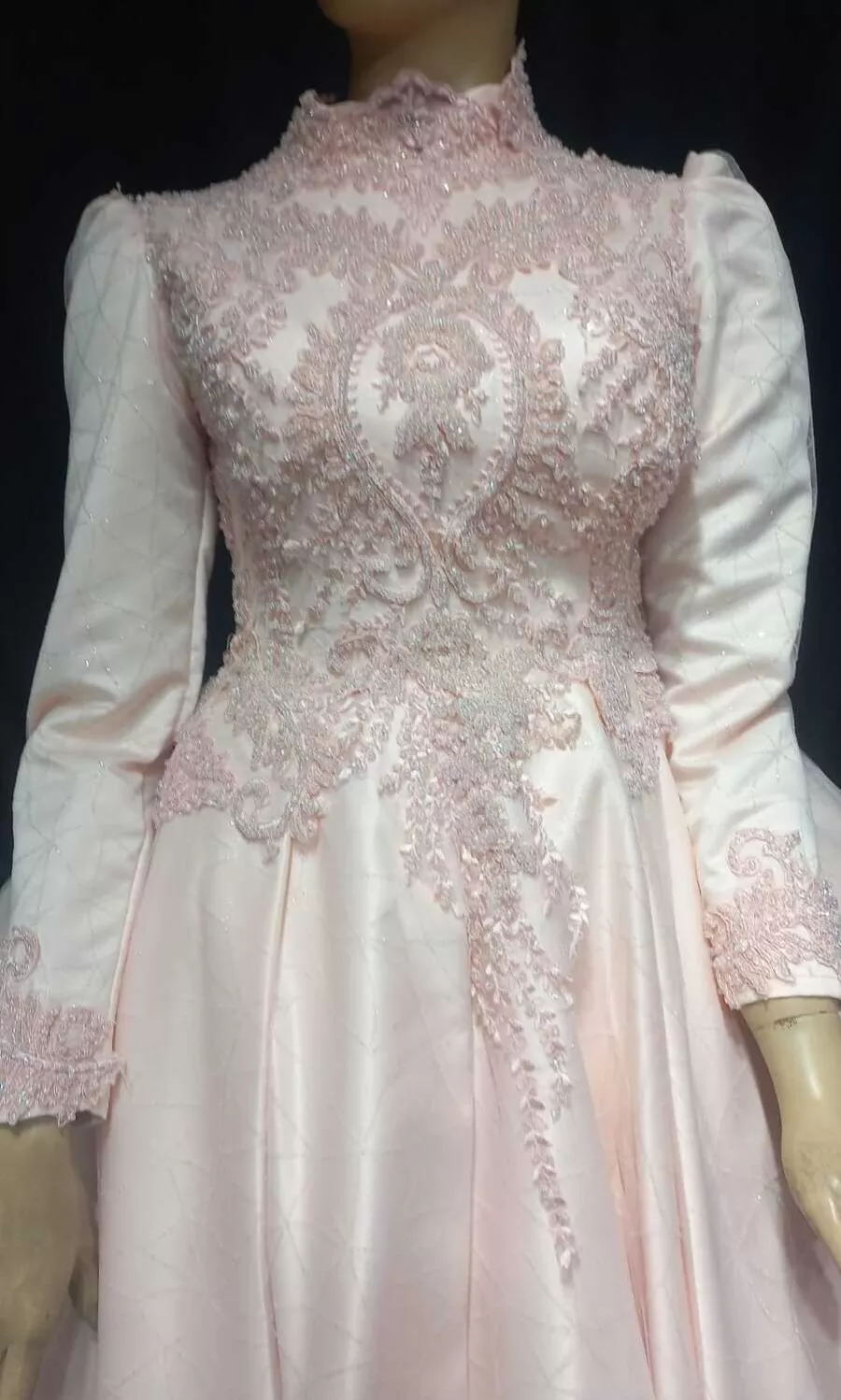 Toz Pembe Dantel İşlemeli Tesettür Nişanlık – Romantik Saten Abiye 2